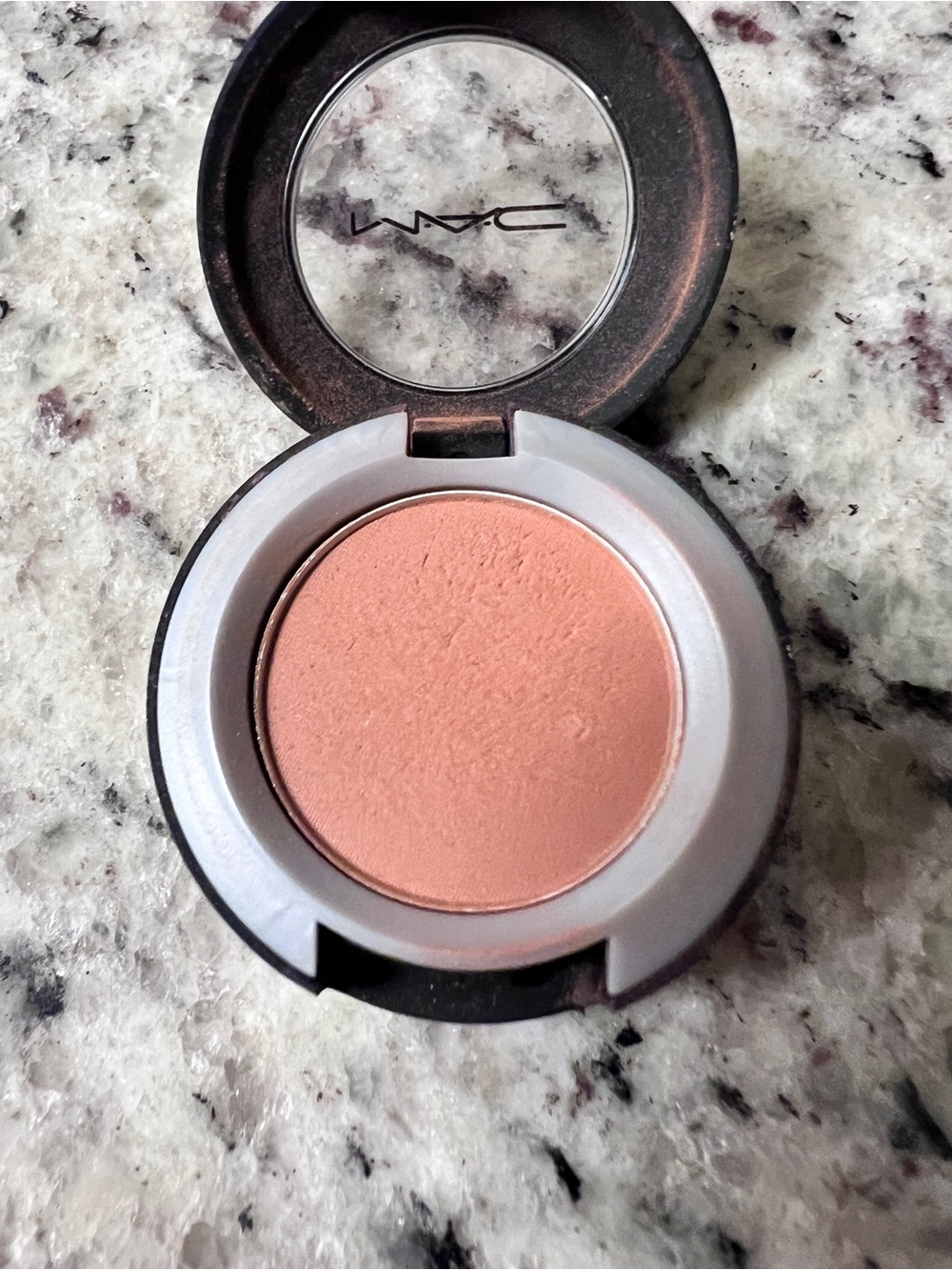 MAC Cosmetics Powder Kiss Matte Eyeshadow What Clout - Picture 3 of 3